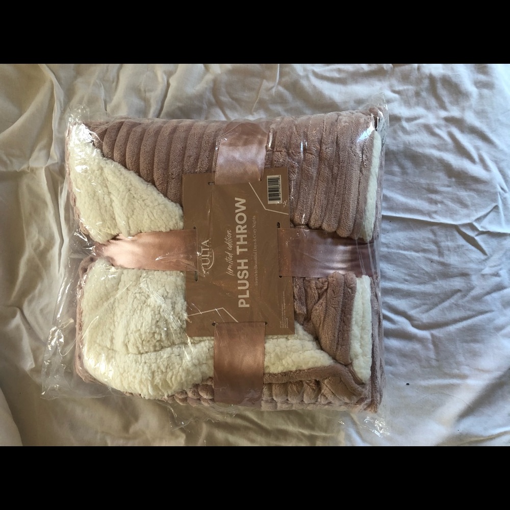 COPY - Ulta Limited Edition Plus Throw